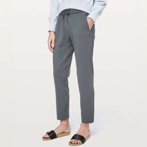 Lululemon sz 8 On The Fly Pant *28" Melanite Grey like new condition.